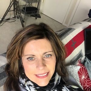 Meet your Posher, Elaine